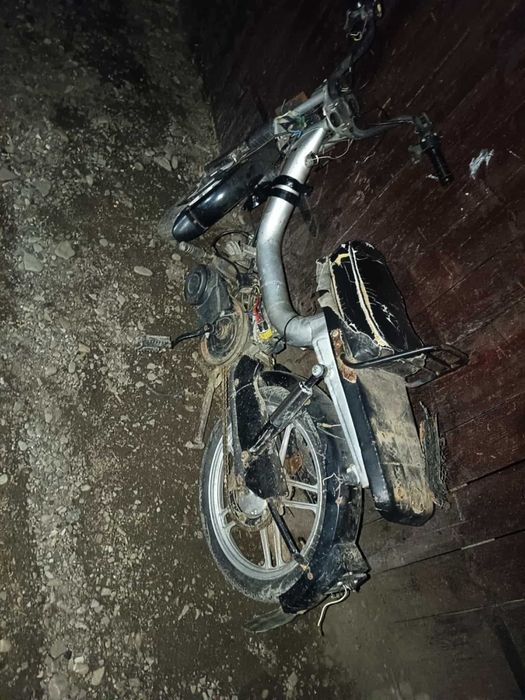 Se vând amândouă sunt defecte