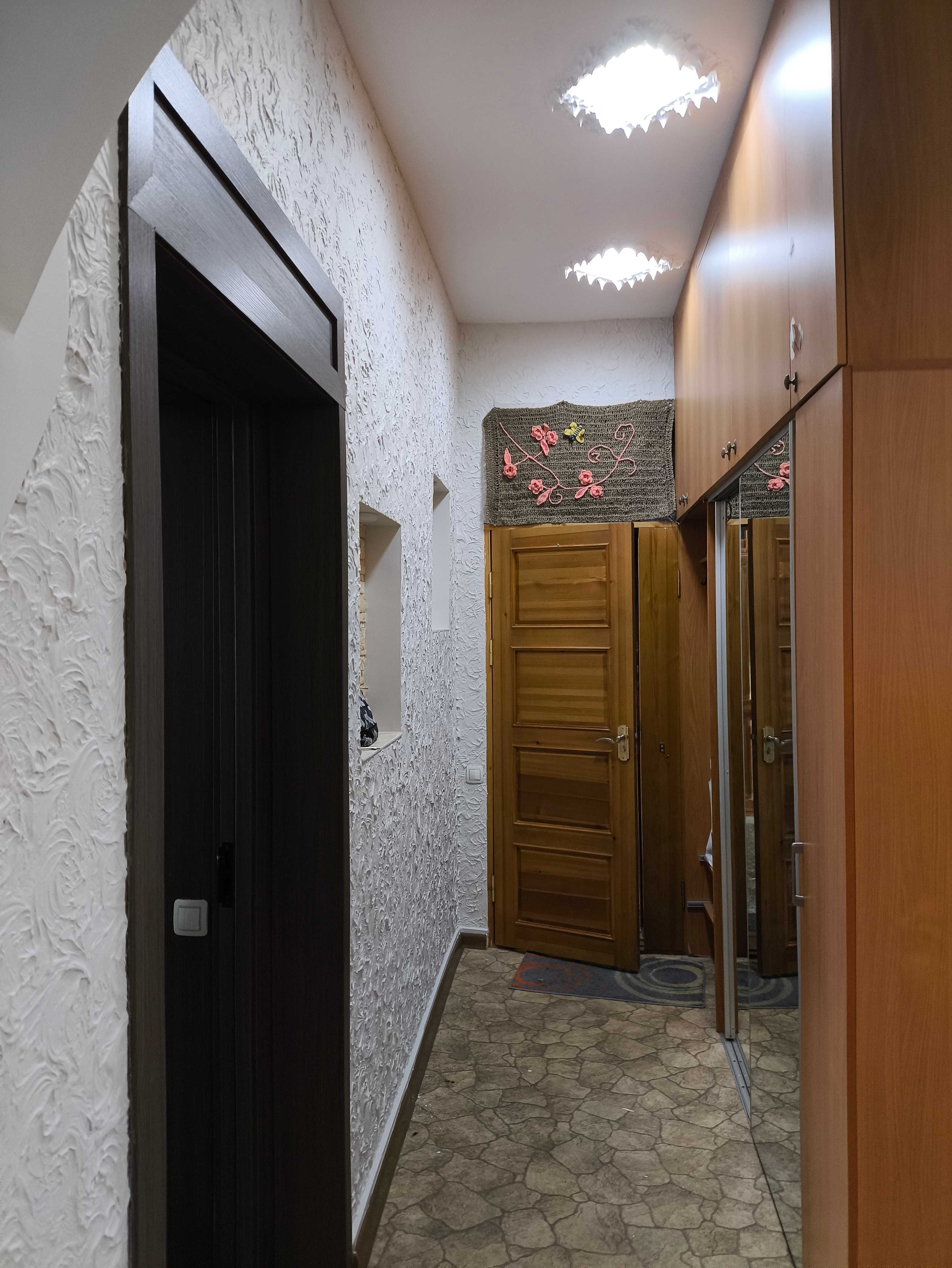 Продам свою 3 комнатную квартиру в центре