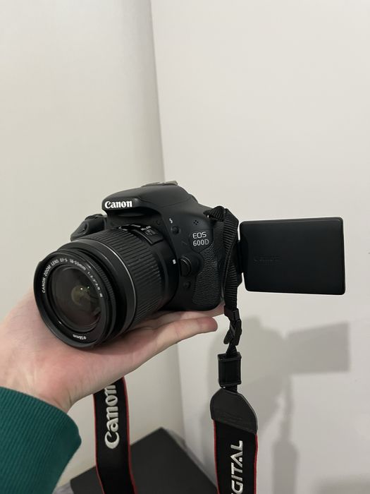 Продам фотоаппарат Canon 600D