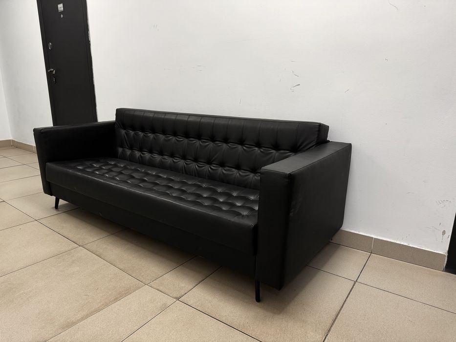 Офсрные столы, стулья, кресла, журнальный стол и диван