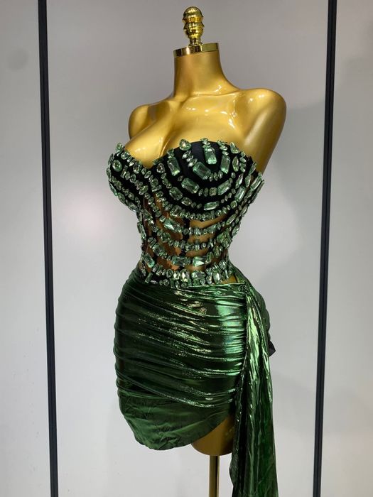 Vând rochie de seara eleganta cu pietre,purtată o singură dată