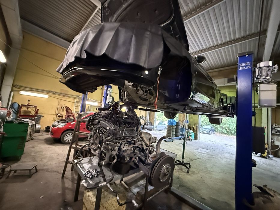 Продавам двигател и автоматична скоростна кутия за AUDI S8 PLUS