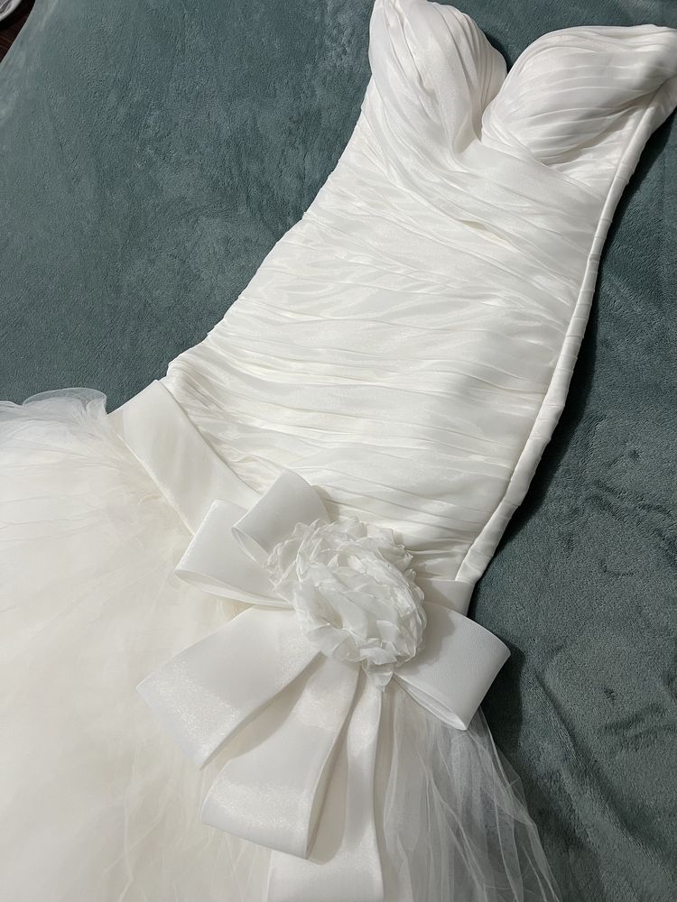 Продам свадебное платье рыбка в цвете айвори 42-44р.
