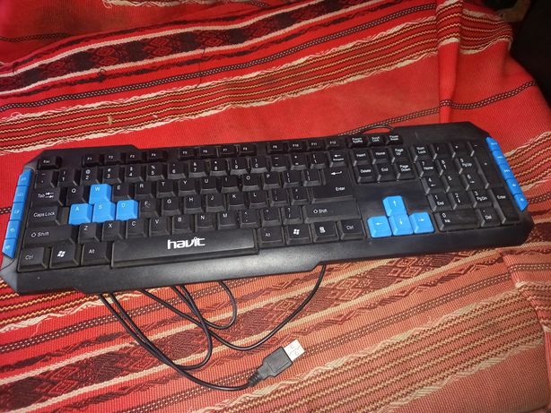 Vand tastatura și mouse
