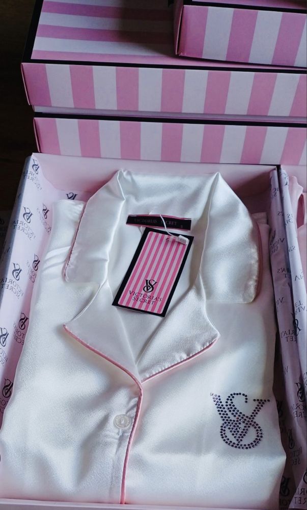 Пижама Victoria Secret в кутия сатенина нова