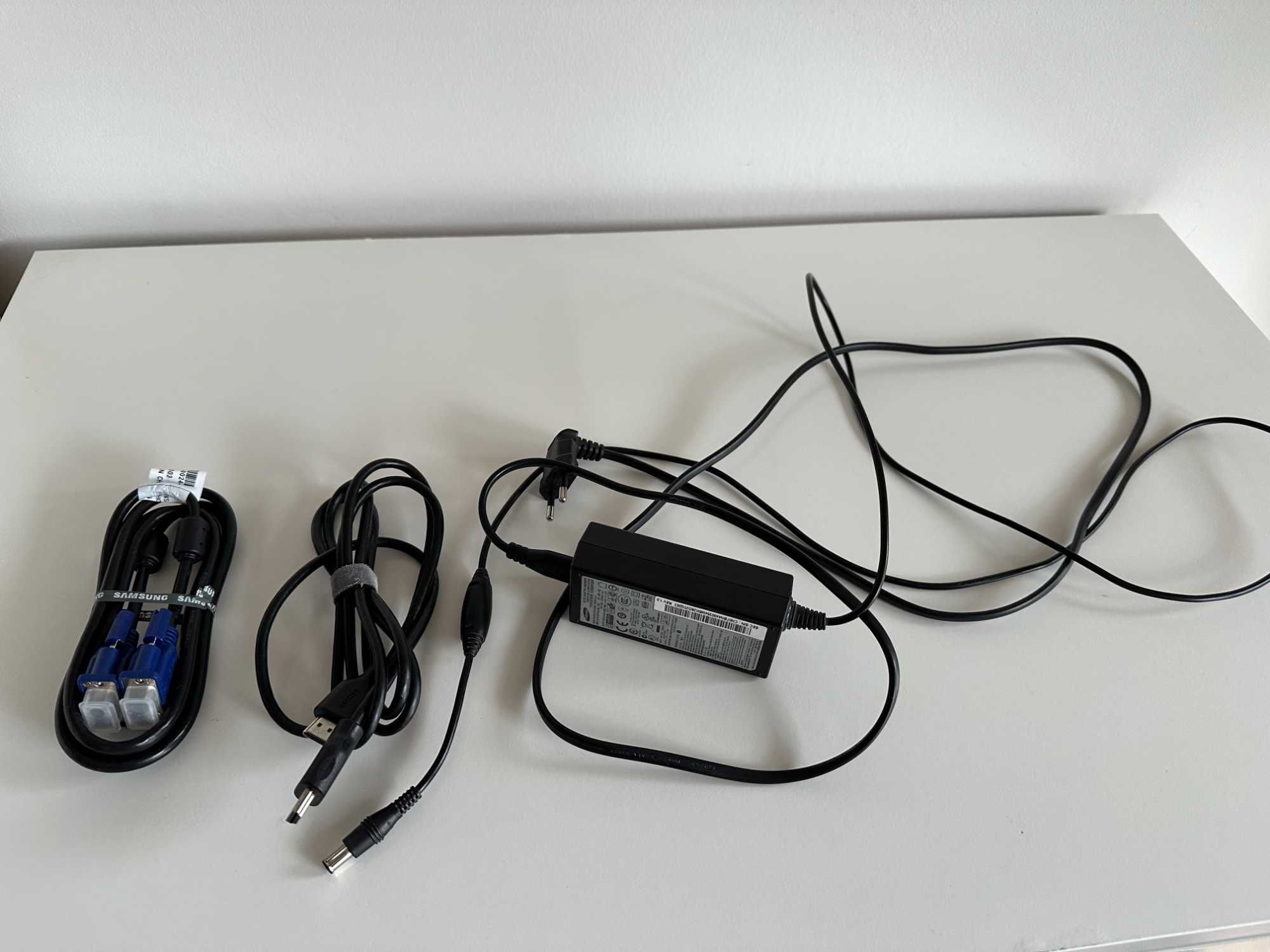 Монитор Samsung S24B350HS
