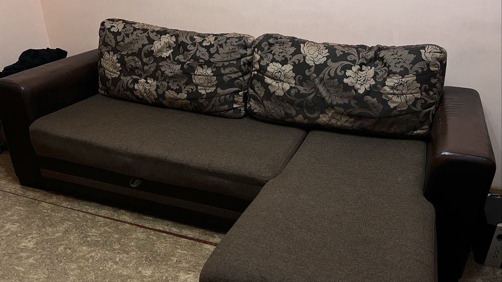 Диван угловой    б/у