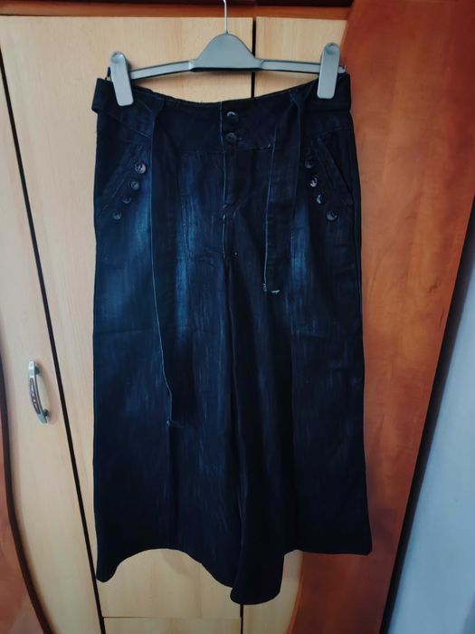 Vând fuste și pantaloni de blugi