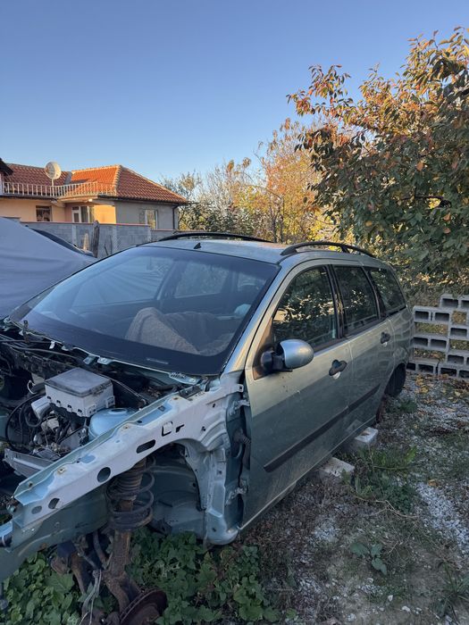 Форд Фокус 1.8 на части