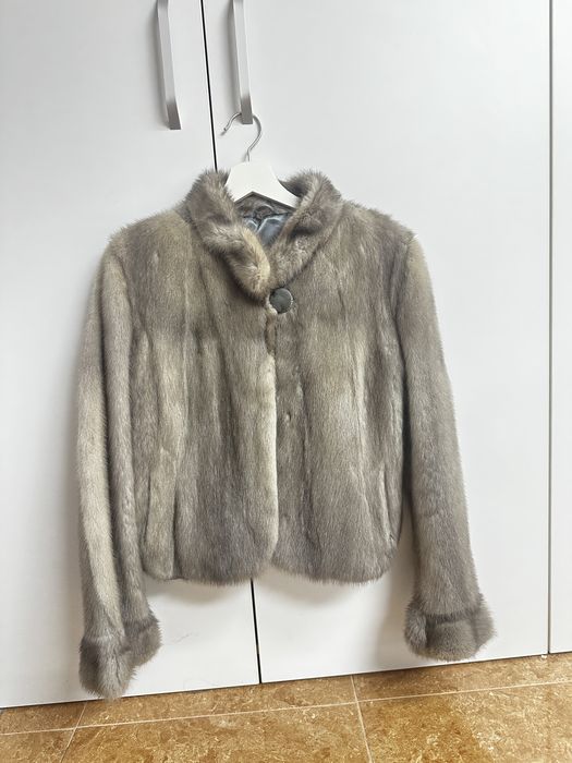 Haina de blana din nurca intreaga . Model facut la comanda floare