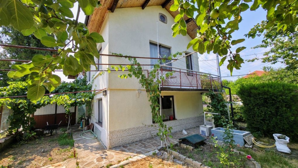 Продава се ВИЛА в село Долни Раковец