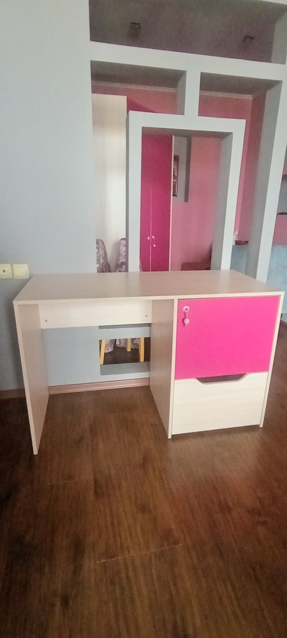 Стол продаётся 15 тыс