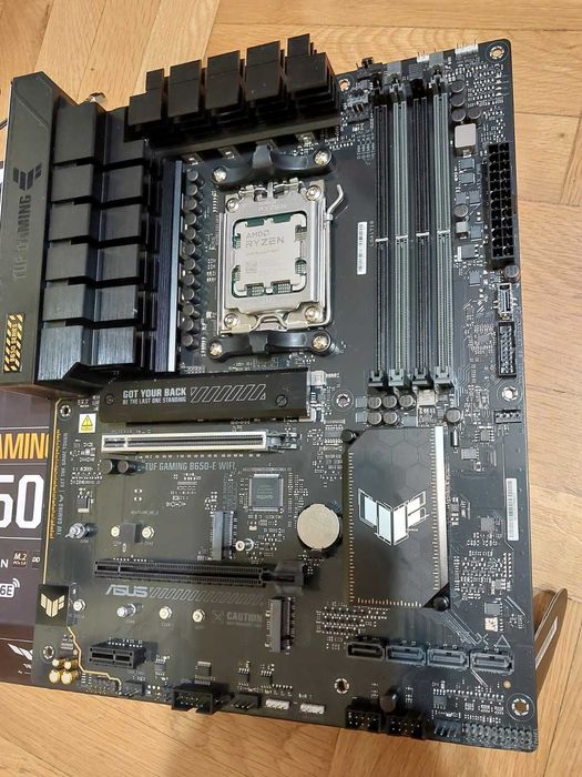 AMD Ryzen 5 7600X + Asus TUF Gaming B650-E Wi-Fi