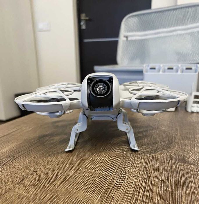DJI Neo селфи-дрон