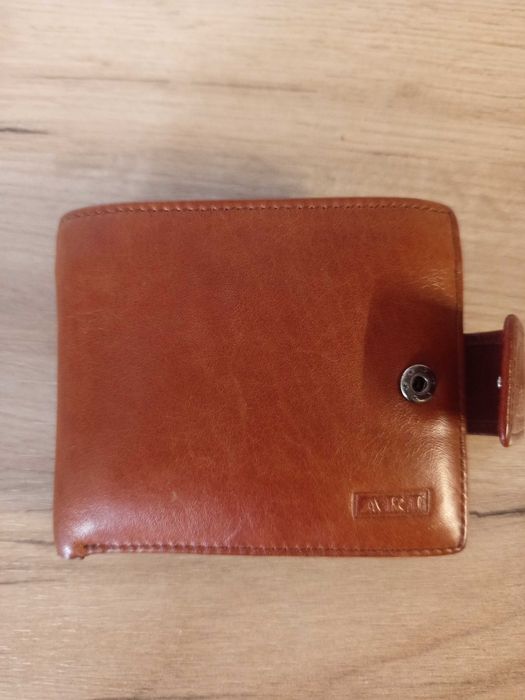 Продавам портфейл от естествена кожа ATR