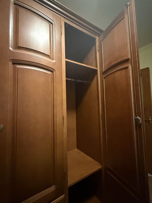 Vand mobila dormitor urgent