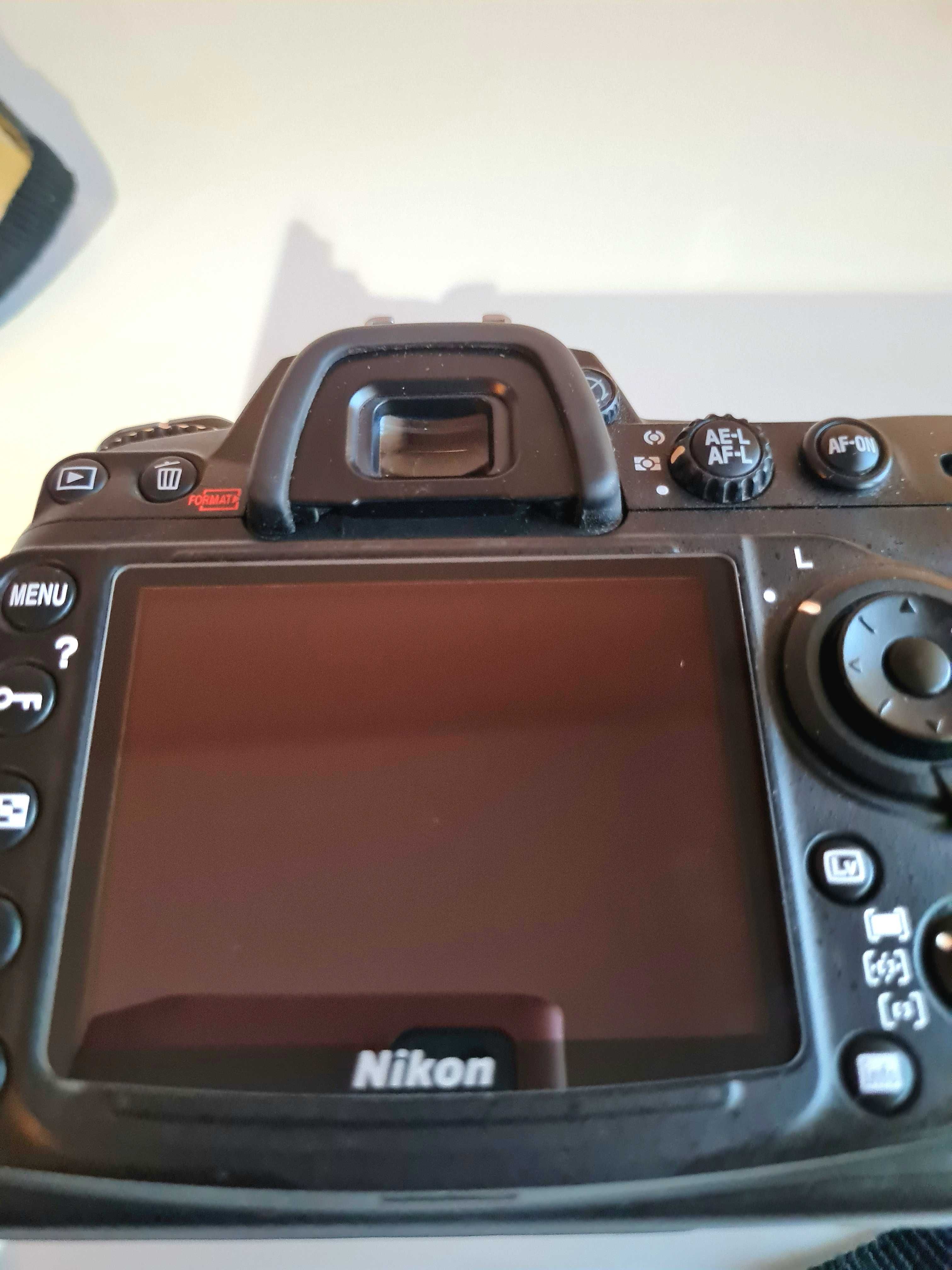 OFERTĂ: Kit foto Nikon DX D300s + Nikon DX 18-105mm