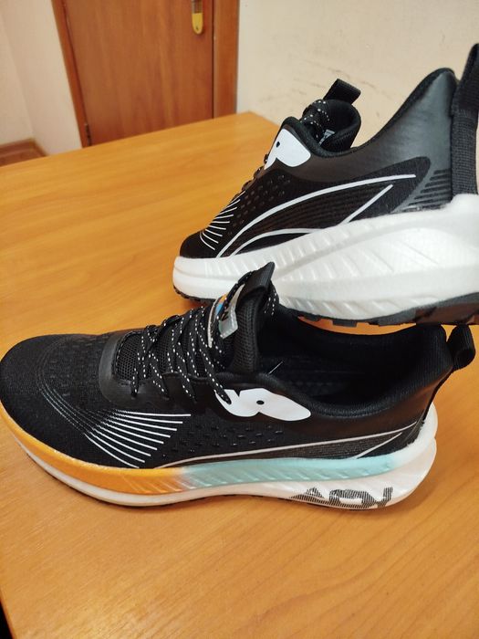 Беговые кроссовки новые