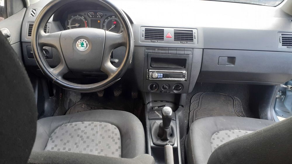 Skoda fabia 12 benzina 2005 ac acte val fiscal revizie roti iarna