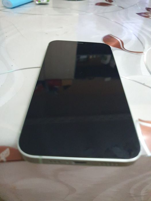 Iphone 12 в добро състояние