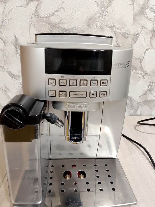 Продам кофемашину делонги в отличном состоянии