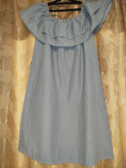 Платье в прямую полоску б/у