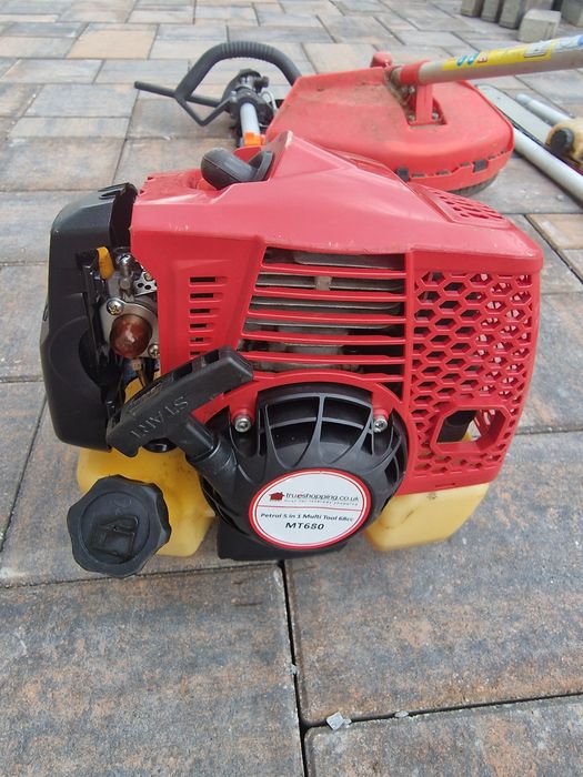 Motocoasa pe benzina multifunctionala MT680