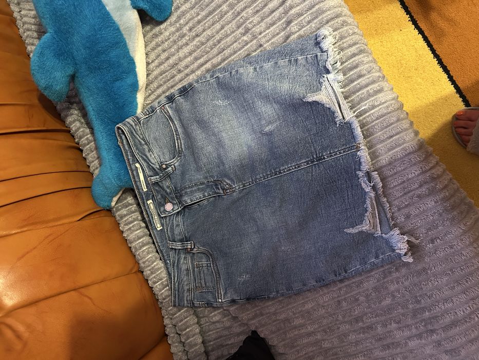 Fuste denim si neagra clasica