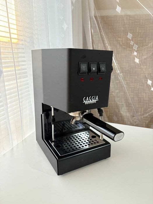 Gaggia Classic - масивна кафемашина, черен мат