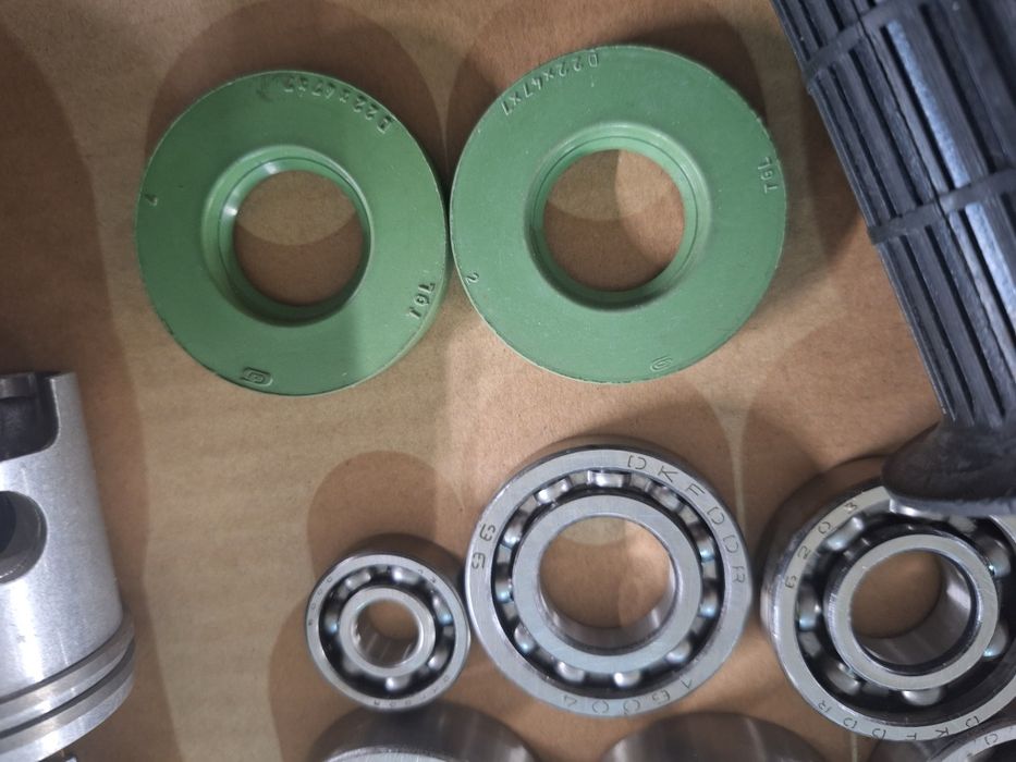 Продавам останали отигинални части от симсон и етз 250