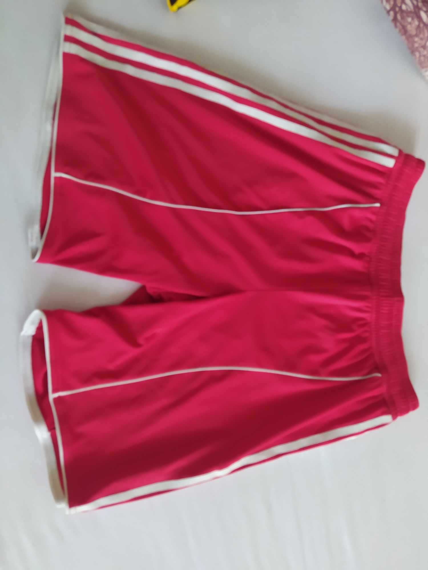Спортни къси панталони и тениски Adidas, Asics