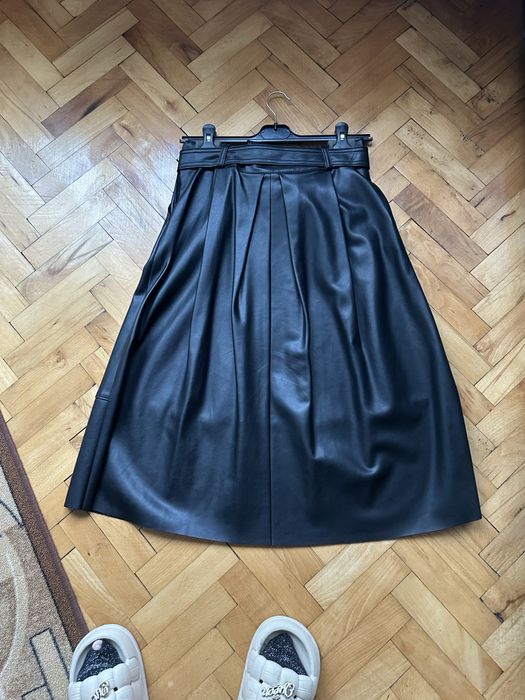 Черна кожена пола