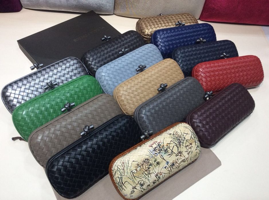 Geanta/clutch Bottega Veneta/piele naturală 100%/cutie săculeț