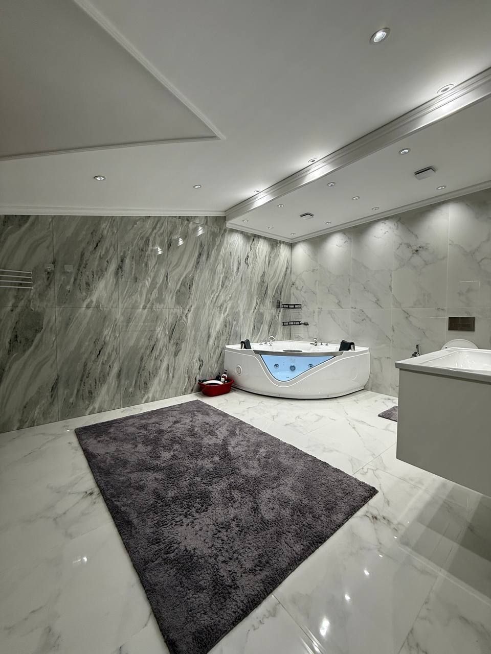 Продается 7ми ком квартира в новостройке, ор-р:Юнусабад 18 кв-л, 318м²