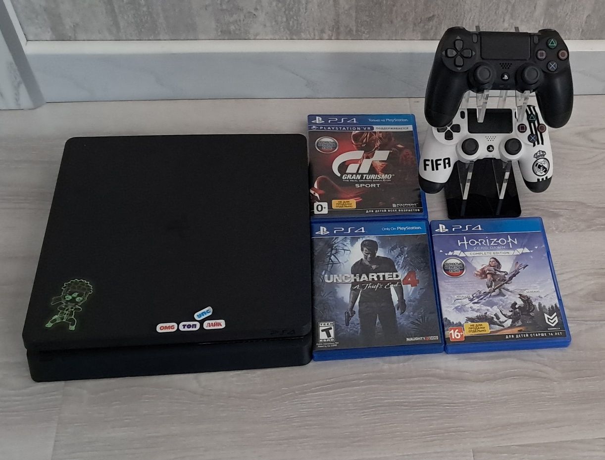 PS4 Slim 1TB  2 оригинальных геймпада + 3 диска + Cyberpunk 2077


--