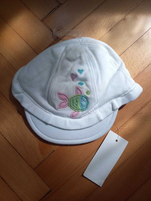 Sapca NOUA unisex  alba cu pestisor Nemo bumbac 100% bebe 0 - 3 luni