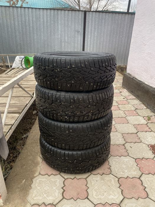 Продам шипы 215/55 р17