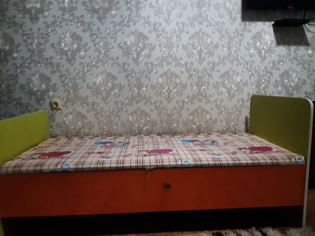 Детская кровать и стол
