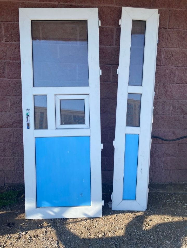 Пластиковые двери,стелажи для техники