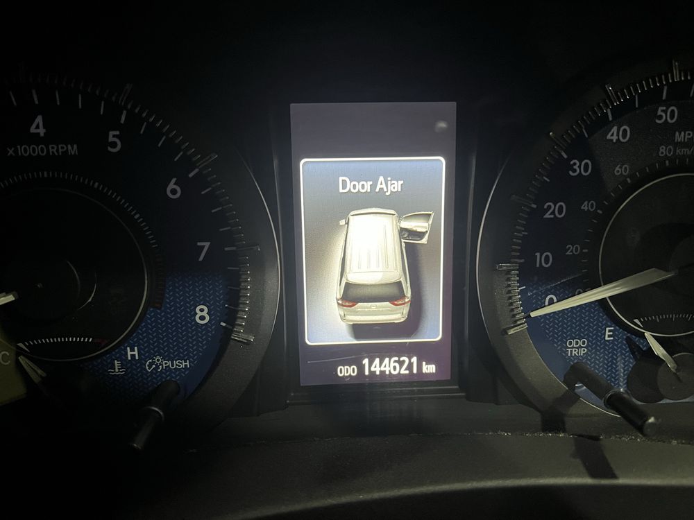 Toyota sienna 2018 srochno sotiladi