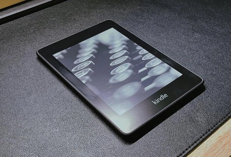 Электронная книга Kindle с подсветкой и сенсорным экраном