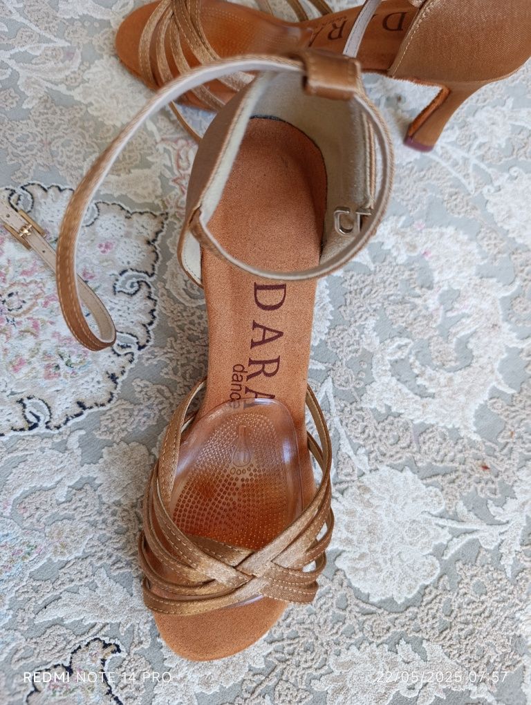Токчета за танци Dara