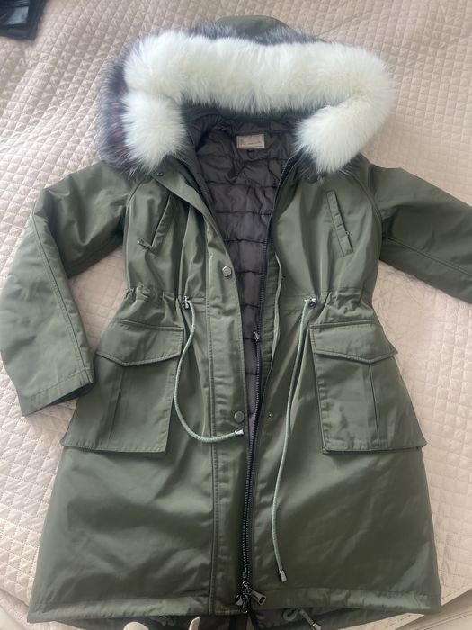 Парка в темно-зеленом цвете