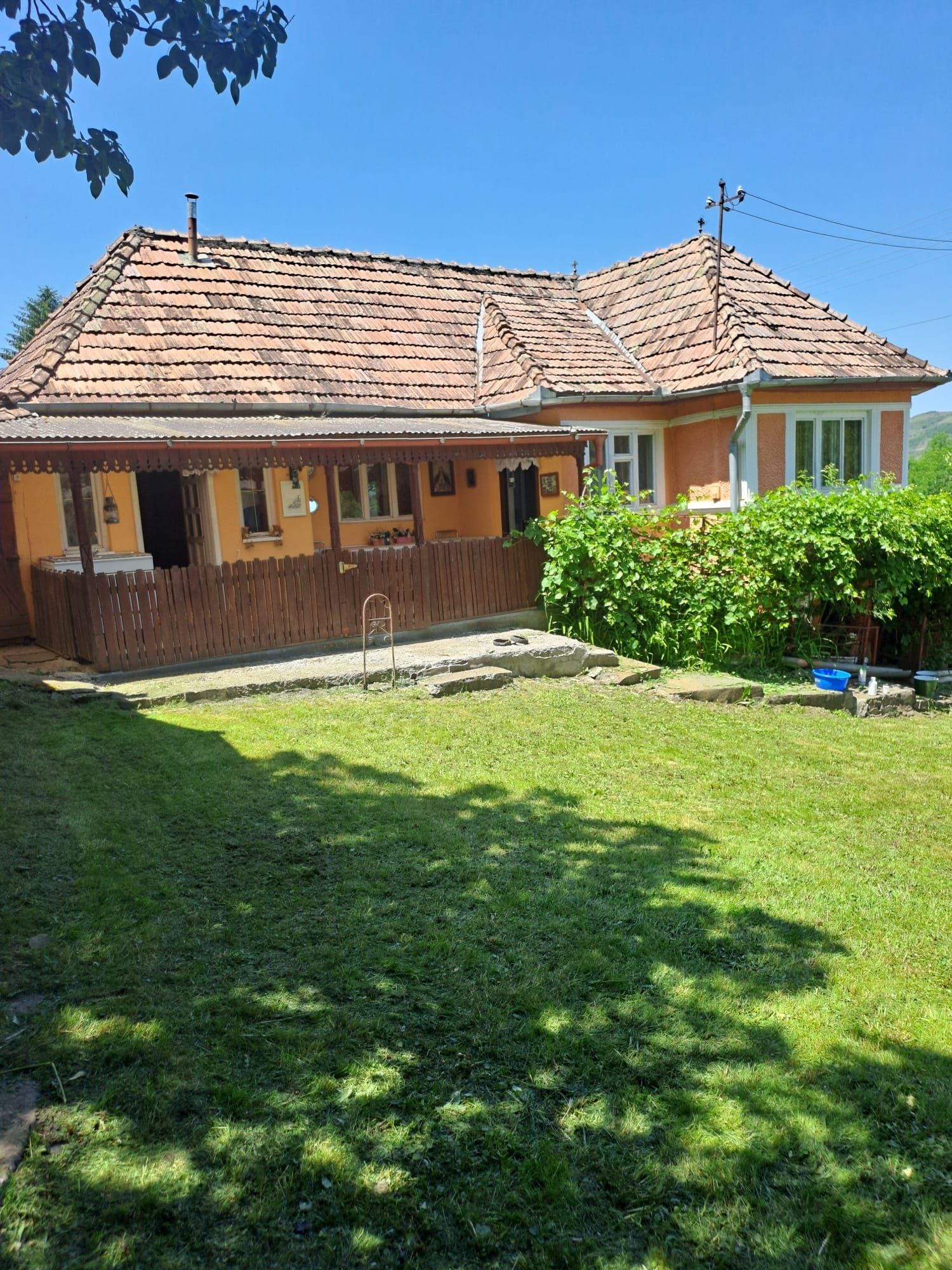Vand casa în Ercea