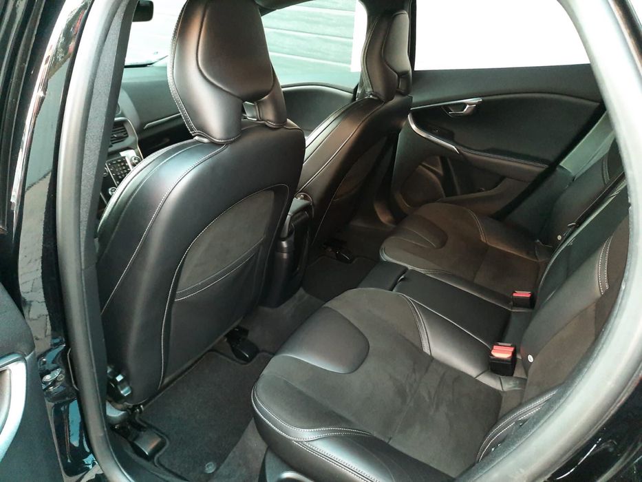 Volvo v40.