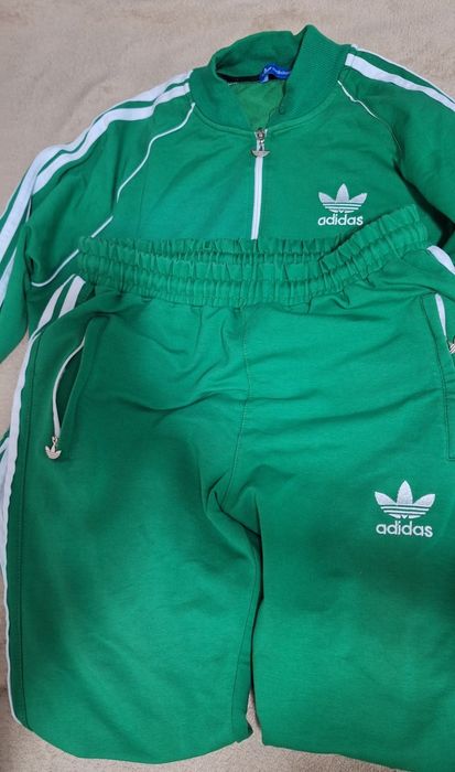 Vând trening  Adidas