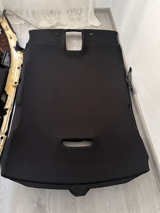 Plafon negru cu luminite
