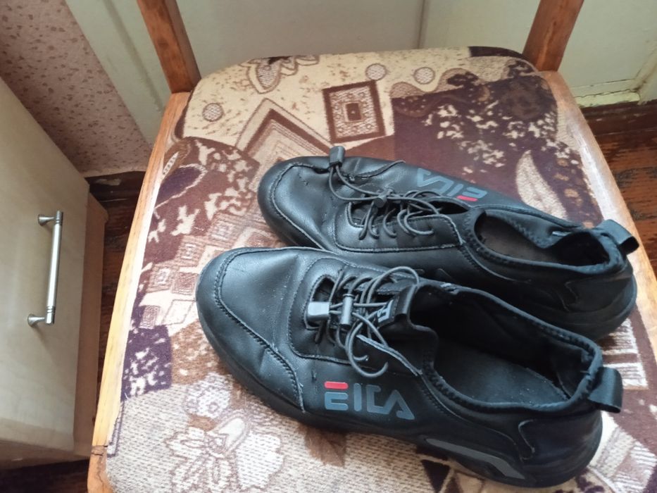 Муж кроссовки продам