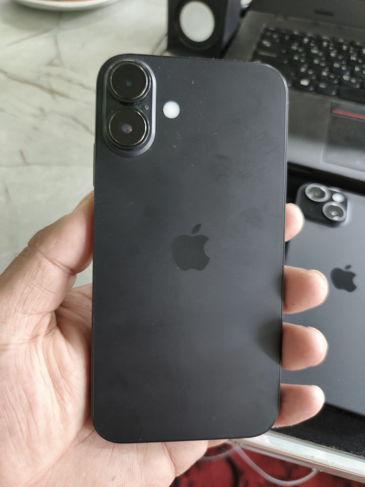 Iphone xr 16 korpus srochna sotiladi