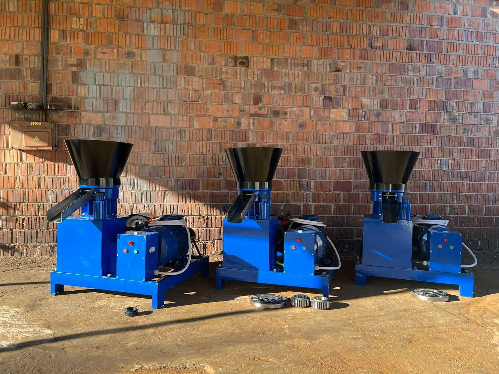 Masina de peleti GRAND 300 PRO Productivitate: max. 400kg/h NOU